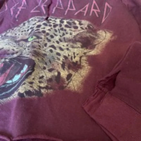 Def Leppard Cropped Raw edge vneck sweatshirt crewneck sweatshirt - Picture 3 of 4